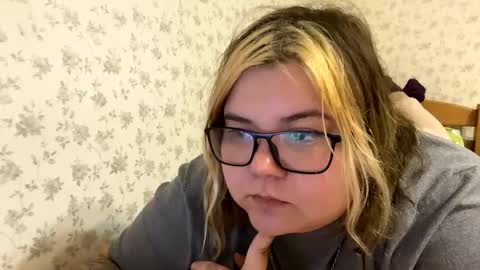 Just Kira online show from 01-04-25, 04:32