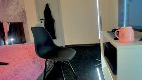 Kira online show from 09-19-25, 01:51