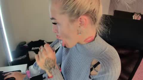 Kira online show from 10-03-25, 02:08