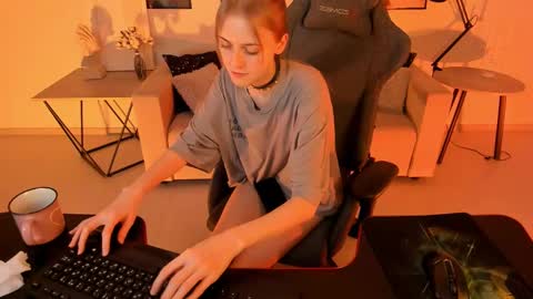 Kira online show from 03-05-25, 02:34