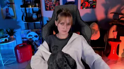 Kira online show from 09-19-25, 05:57