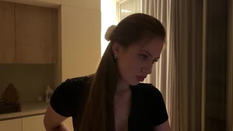 Kira online show from 09-21-25, 04:52