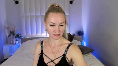 KiraSun online show from 12-13-25, 07:53