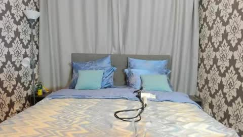 Kira online show from 09-26-25, 03:49