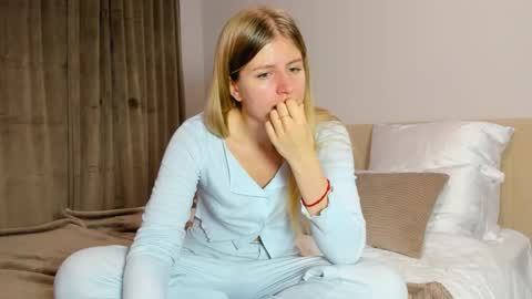 Kira online show from 11-14-25, 09:57