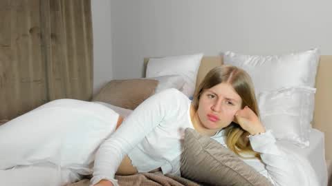 Kira online show from 11-28-25, 07:27