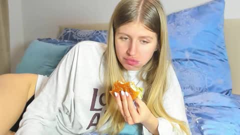 Kira online show from 01-08-26, 07:49