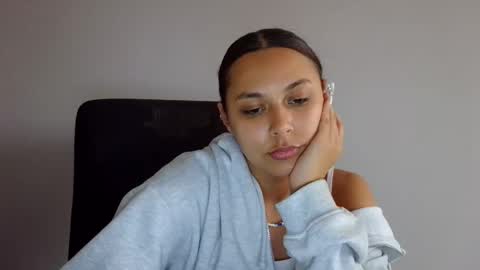 kiss_ameliaa online show from 10-09-25, 12:47