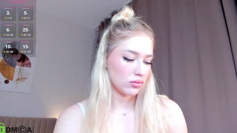 Snapshot of kiss_kr1ss chatting on 03-30-26, 04:02 Chloe online show from 03-30-26, 04:02