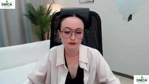 Louise online show from 06-10-26, 08:57
