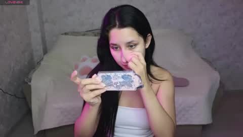 Snapshot of kisses_eva chatting on 06-18-26, 10:19 Hot Eva online show from 06-18-26, 10:19