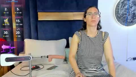 Kissing Company online show from 02-12-25, 04:54