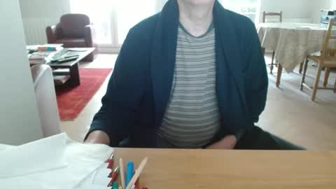 Snapshot of kisslog1 chatting on 05-10-26, 07:13 kisslog1 online show from 05-10-26, 07:13