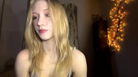 Snapshot of kitekaat chatting on 10-19-25, 01:34 Kitekaat online show from 10-19-25, 01:34