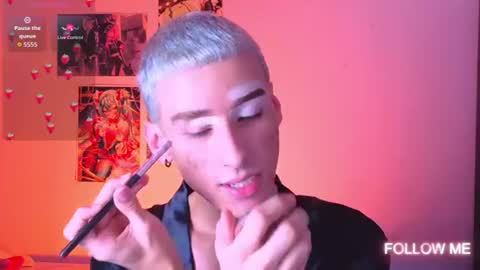 Snapshot of kitsuneplay_ chatting on 07-13-26, 10:12 Salvatore online show from 07-13-26, 10:12