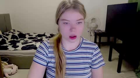 Jennyblonde and Emmabrunette online show from 12-06-24, 10:16