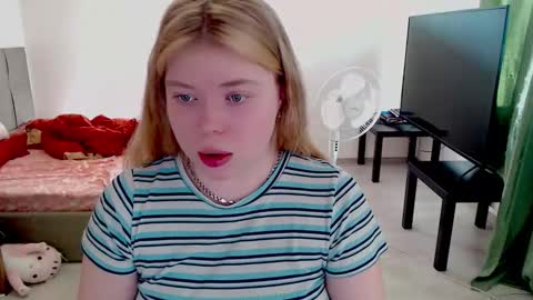 Snapshot of kitten_jenny01 chatting on 02-23-26, 11:40 Jennyblonde and Emmabrunette online show from 02-23-26, 11:40