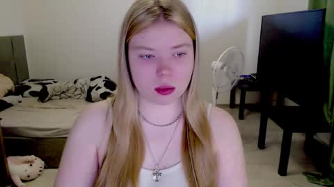 Snapshot of kitten_jenny01 chatting on 03-01-26, 11:23 Jennyblonde and Emmabrunette online show from 03-01-26, 11:23
