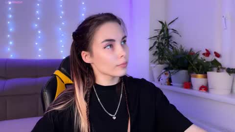 Snapshot of kittie_bear chatting on 09-29-25, 11:42 Veronica online show from 09-29-25, 11:42