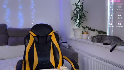 Veronica online show from 05-20-26, 02:18