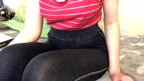 Snapshot of kittie_creme chatting on 05-06-26, 12:32 Kittie Creme online show from 05-06-26, 12:32