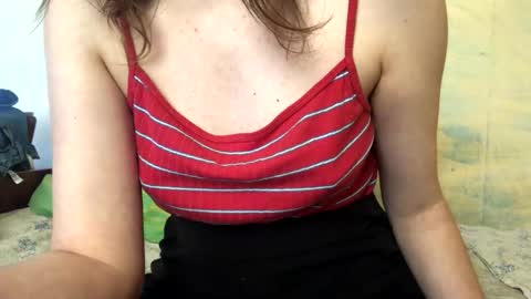 Snapshot of kittie_creme chatting on 05-27-26, 11:29 Kittie Creme online show from 05-27-26, 11:29