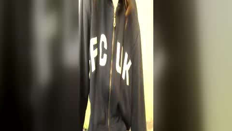 Snapshot of kittie_creme chatting on 06-18-26, 07:30 Kittie Creme online show from 06-18-26, 07:30