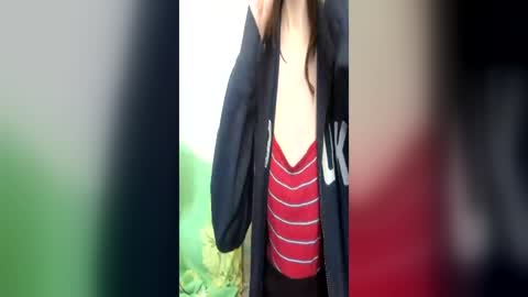 Snapshot of kittie_creme chatting on 06-20-26, 08:28 Kittie Creme online show from 06-20-26, 08:28