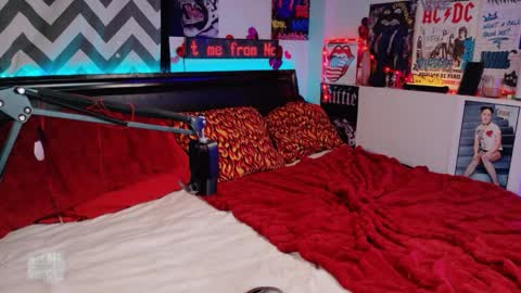 Snapshot of kittiepurry chatting on 04-03-26, 04:38 Kittie Purry online show from 04-03-26, 04:38