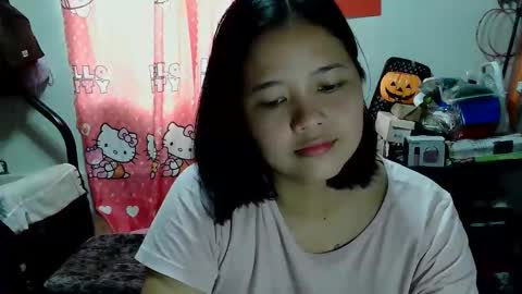 Snapshot of kittlyn chatting on 09-10-25, 12:54 kittlyn online show from 09-10-25, 12:54