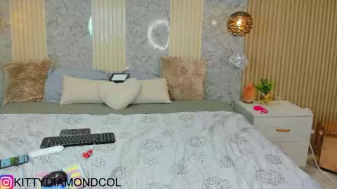kitty__diamond_ online show from 04-19-26, 03:06
