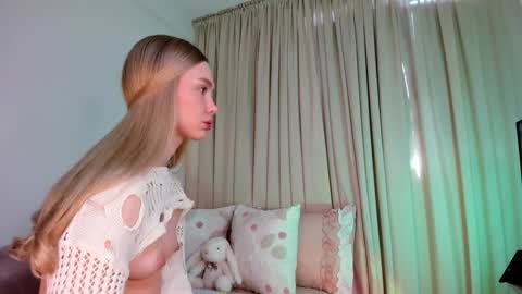 sophie online show from 11-21-25, 04:38