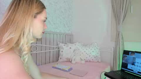 sophie online show from 05-07-26, 05:07