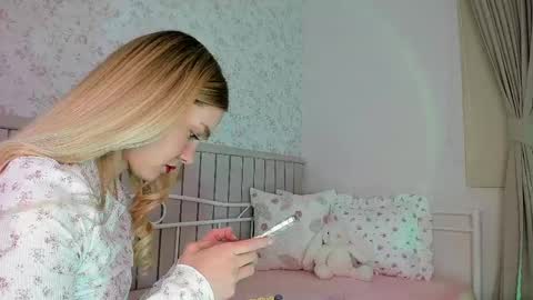 sophie online show from 05-08-26, 05:07
