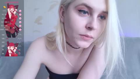 Snapshot of kitty_dora chatting on 02-19-25, 06:22 Evelyn online show from 02-19-25, 06:22