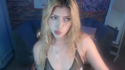 Snapshot of kitty_fox_b chatting on 01-21-25, 03:54 kitty_fox_b online show from 01-21-25, 03:54