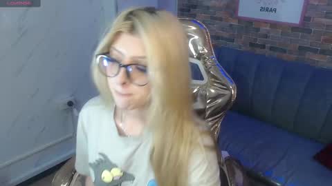 Snapshot of kitty_fox_b chatting on 03-10-25, 03:52 kitty_fox_b online show from 03-10-25, 03:52