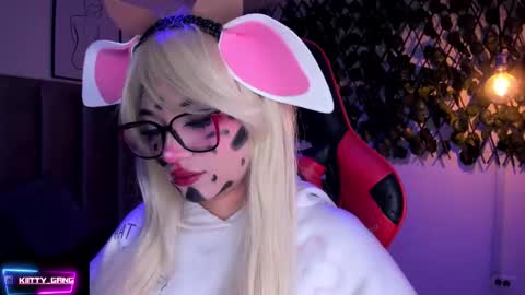 Camila online show from 10-31-25, 02:34