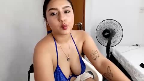 Snapshot of kitty_hottt_ chatting on 10-21-25, 10:43 giss online show from 10-21-25, 10:43