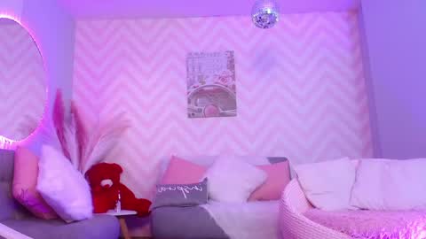 Snapshot of kitty_madness chatting on 09-12-25, 01:11 KITTY online show from 09-12-25, 01:11