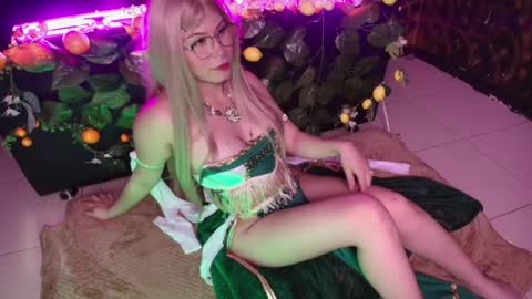 Snapshot of kitty_malach chatting on 04-22-26, 02:25 Kitty online show from 04-22-26, 02:25