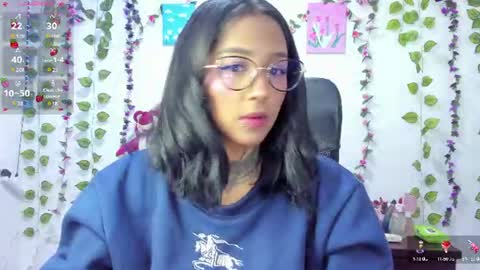 Snapshot of kitty_moon2 chatting on 06-15-26, 02:25 Kitty online show from 06-15-26, 02:25
