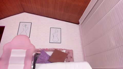 Snapshot of kitty_pam chatting on 01-19-25, 11:10 Kitty online show from 01-19-25, 11:10