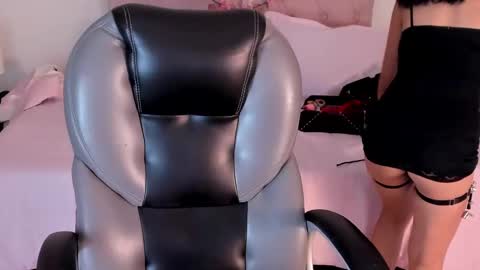 Snapshot of kitty_pam chatting on 02-23-25, 06:07 Kitty online show from 02-23-25, 06:07