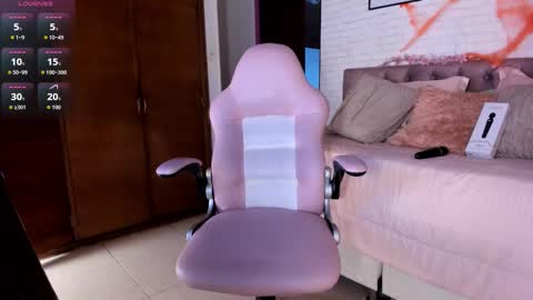 Snapshot of kitty_pam chatting on 10-28-25, 08:44 Kitty online show from 10-28-25, 08:44