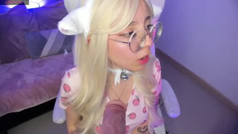 Snapshot of kitty_patitas_suavess chatting on 05-24-26, 03:22 Kitty online show from 05-24-26, 03:22