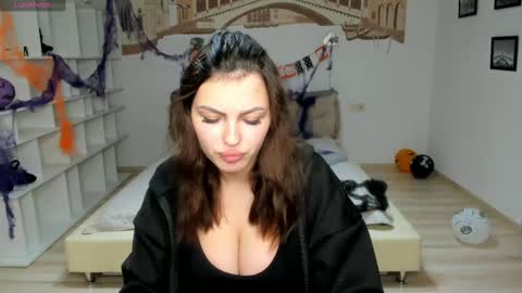 Snapshot of kitty_shenson chatting on 11-01-25, 12:40 Kate online show from 11-01-25, 12:40