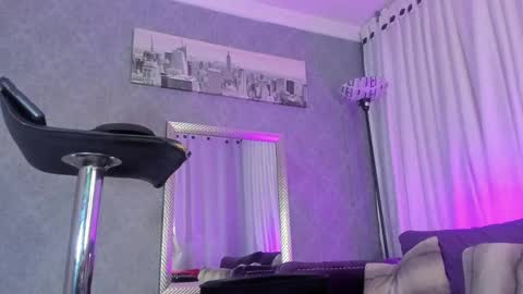 Snapshot of kitty_wichis chatting on 02-22-25, 11:02 Kendall Saray online show from 02-22-25, 11:02