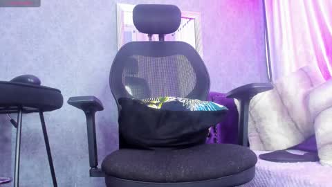 Snapshot of kitty_wichis chatting on 03-11-25, 10:51 Kendall Saray online show from 03-11-25, 10:51