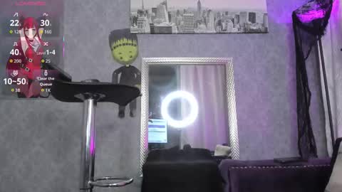 Snapshot of kitty_wichis chatting on 10-28-25, 04:05 Kendall Saray online show from 10-28-25, 04:05